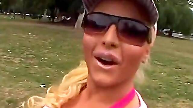 Maria Pia tres sexy en vetements de sport