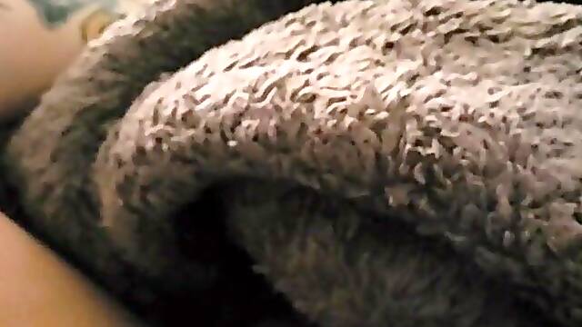 Rubbing it in my pants for anybody i like