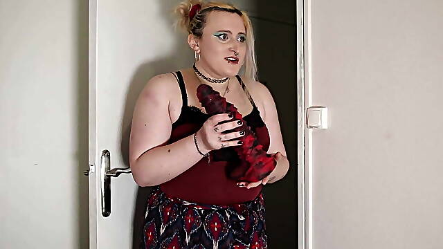 I prepare Yolona for anal fisting